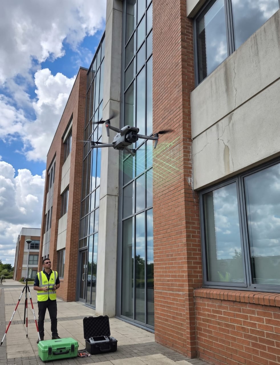 Inspección de fachada con drone